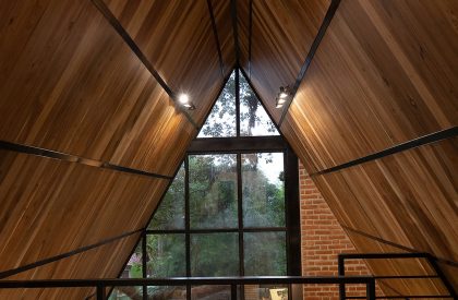 A Shelter in the Forest | Espacio & Luz Architects