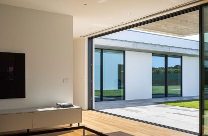 CS House | WALAA + Jorge Gonzalez