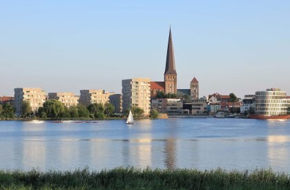 Living on Holzhalbinsel | Tchoban Voss Architekten