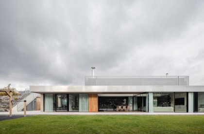 Zasadený House | Pauliny Hovorka Architekti