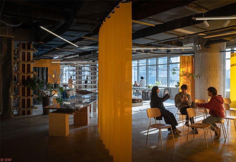 889GLO Art Space | SpActrum