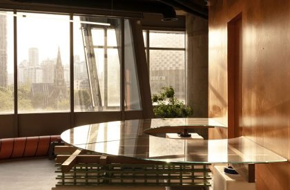 889GLO Art Space | SpActrum