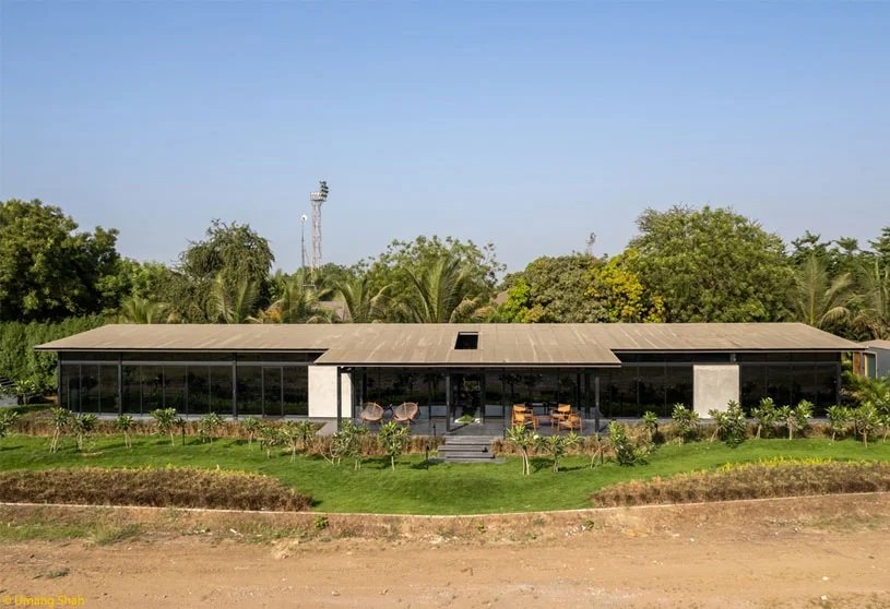 Office in the Groves | Studio Dot Dimension