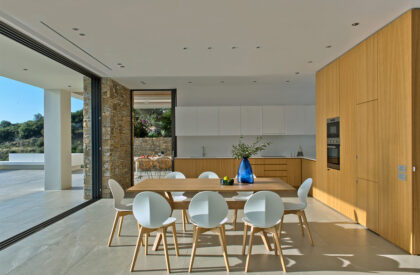 NAFPLIOBLU – Vacation House in Tolo | Katerina Valsamaki Architects