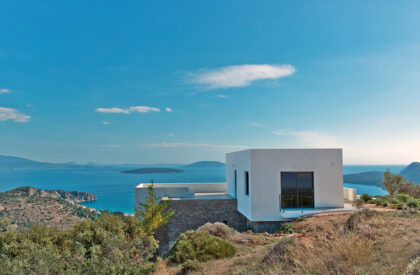 NAFPLIOBLU – Vacation House in Tolo | Katerina Valsamaki Architects