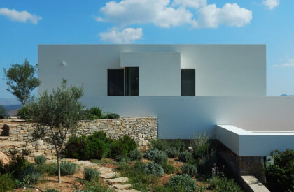 NAFPLIOBLU – Vacation House in Tolo | Katerina Valsamaki Architects