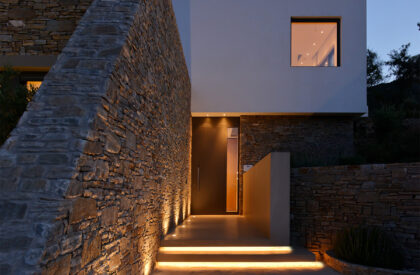 NAFPLIOBLU – Vacation House in Tolo | Katerina Valsamaki Architects