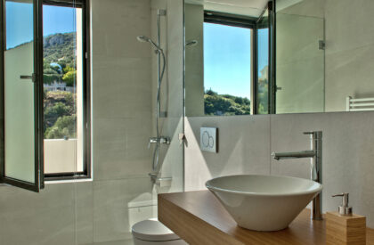 NAFPLIOBLU – Vacation House in Tolo | Katerina Valsamaki Architects