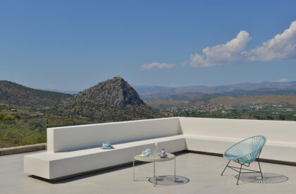 NAFPLIOBLU – Vacation House in Tolo | Katerina Valsamaki Architects