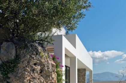 NAFPLIOBLU – Vacation House in Tolo | Katerina Valsamaki Architects