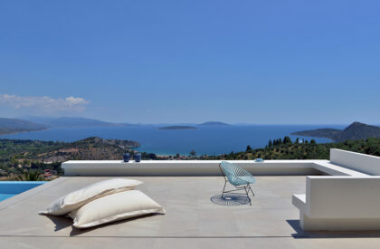 NAFPLIOBLU – Vacation House in Tolo | Katerina Valsamaki Architects