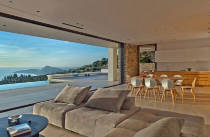 NAFPLIOBLU – Vacation House in Tolo | Katerina Valsamaki Architects