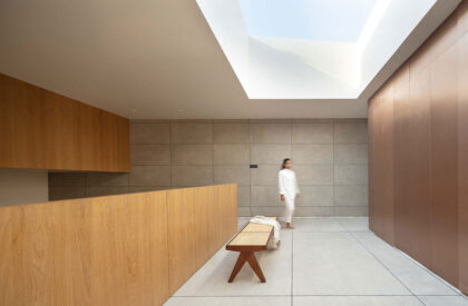 House between Walls | Studio UF+O