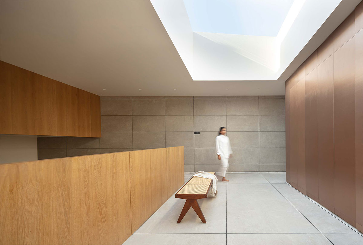 House between Walls | Studio UF+O