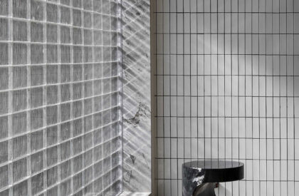 House between Walls | Studio UF+O