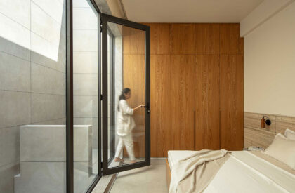 House between Walls | Studio UF+O