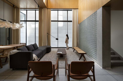 House between Walls | Studio UF+O