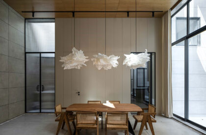 House between Walls | Studio UF+O