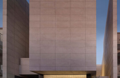 House between Walls | Studio UF+O