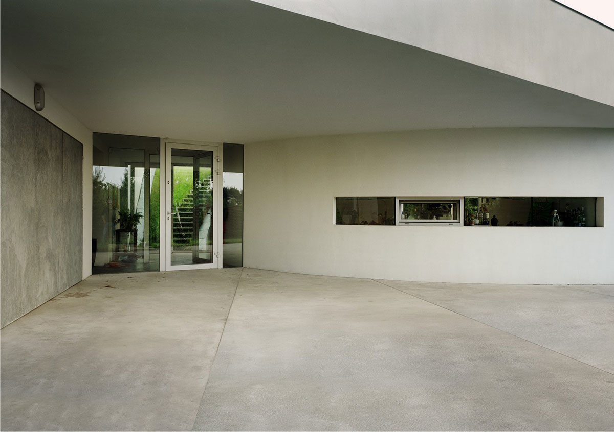 Outrial House | KWK Promes